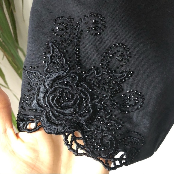 EXTENZI Women’s Black Bermuda Shorts Embroidered Hem Soft Grunge Size 44 - Picture 3 of 8